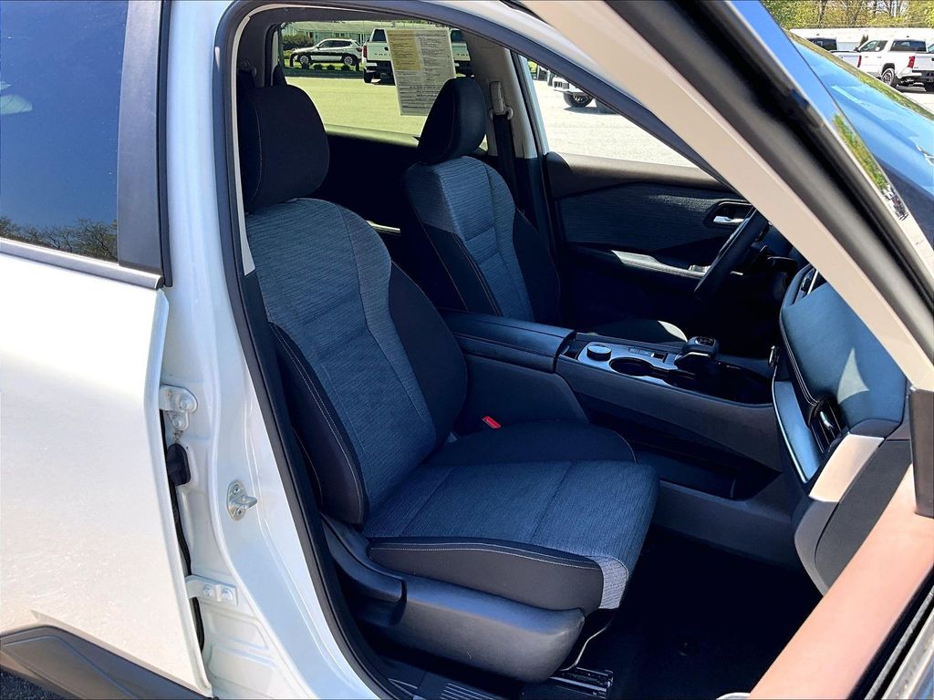 2023 Nissan Rogue — photo 11