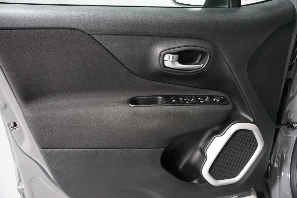 Thumbnail: 2020 Jeep Renegade - 28