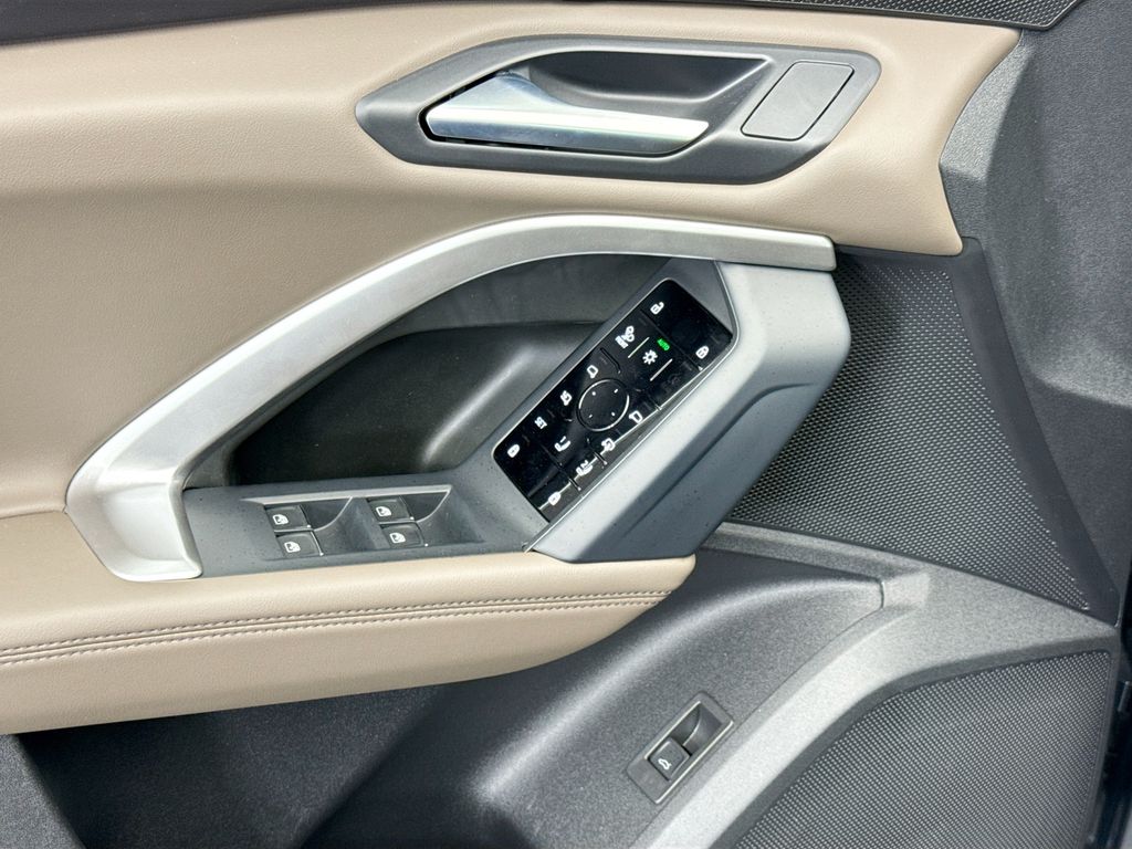 Thumbnail: 2025 Audi Q5 - 23