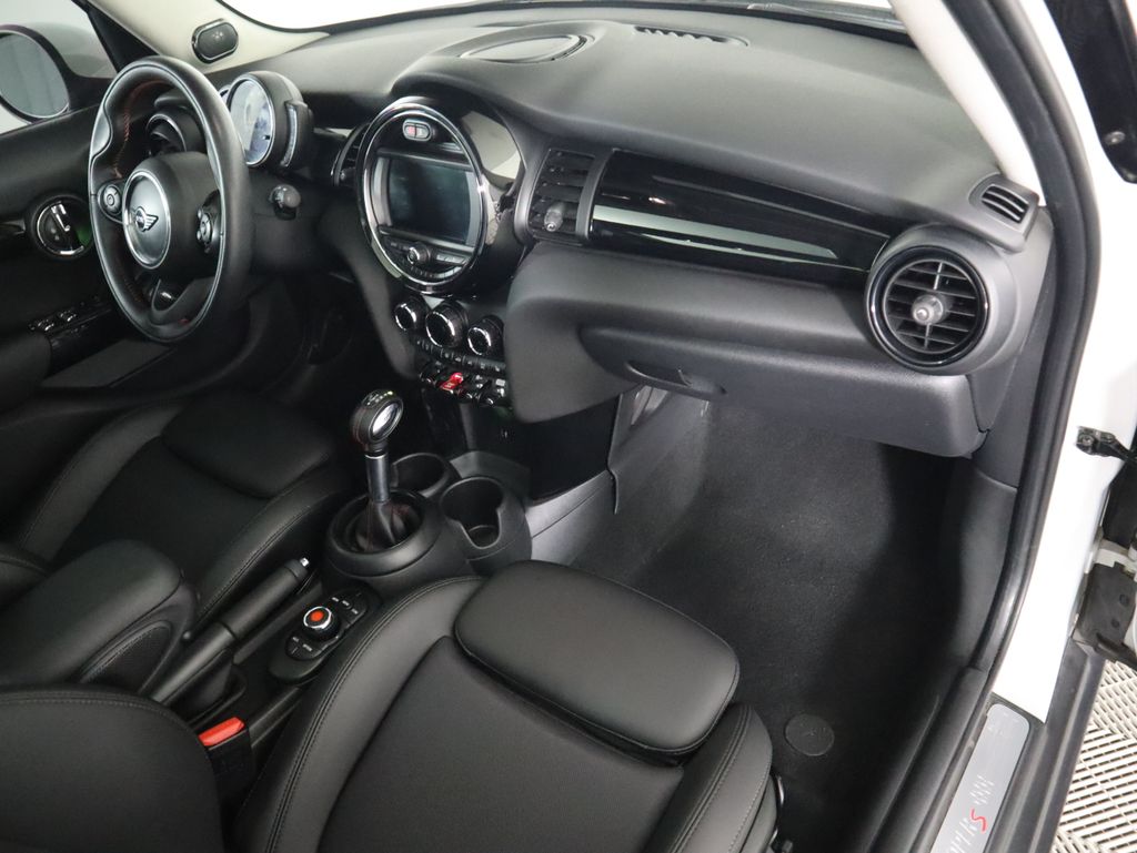 Thumbnail: 2019 MINI Cooper - 17