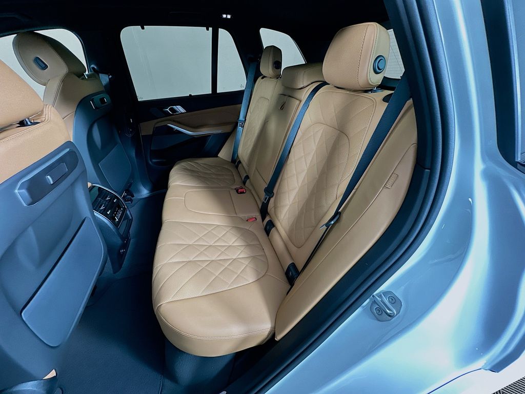 Thumbnail: 2026 BMW X5 - 17