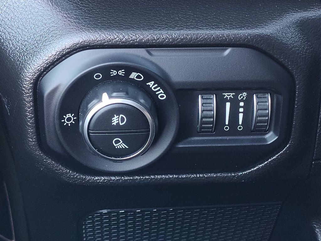 Used Car 2022 Jeep Gladiator  Overland For Sale Under $35,000 In Austin, Texas