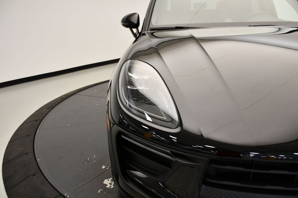 Thumbnail: 2026 Porsche Macan - 14