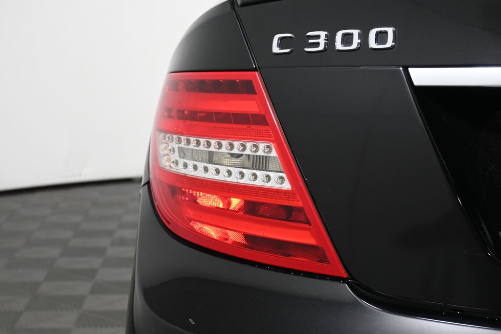 Thumbnail: 2014 Mercedes-Benz C-Class - 12