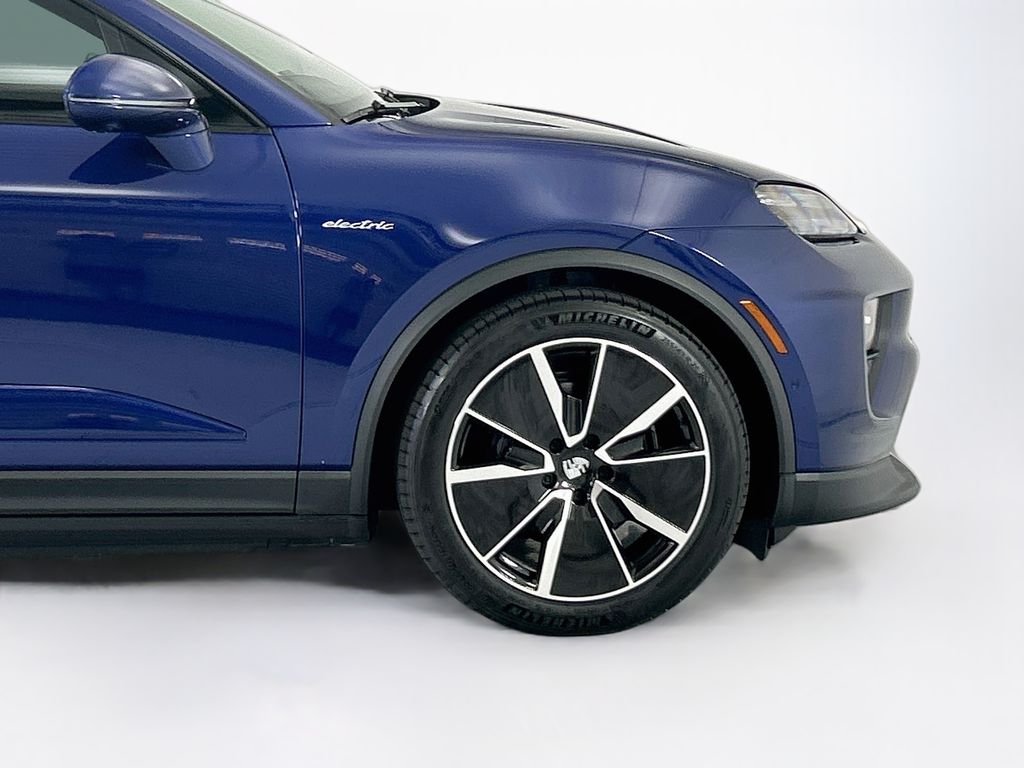 Thumbnail: 2026 Porsche Macan - 11