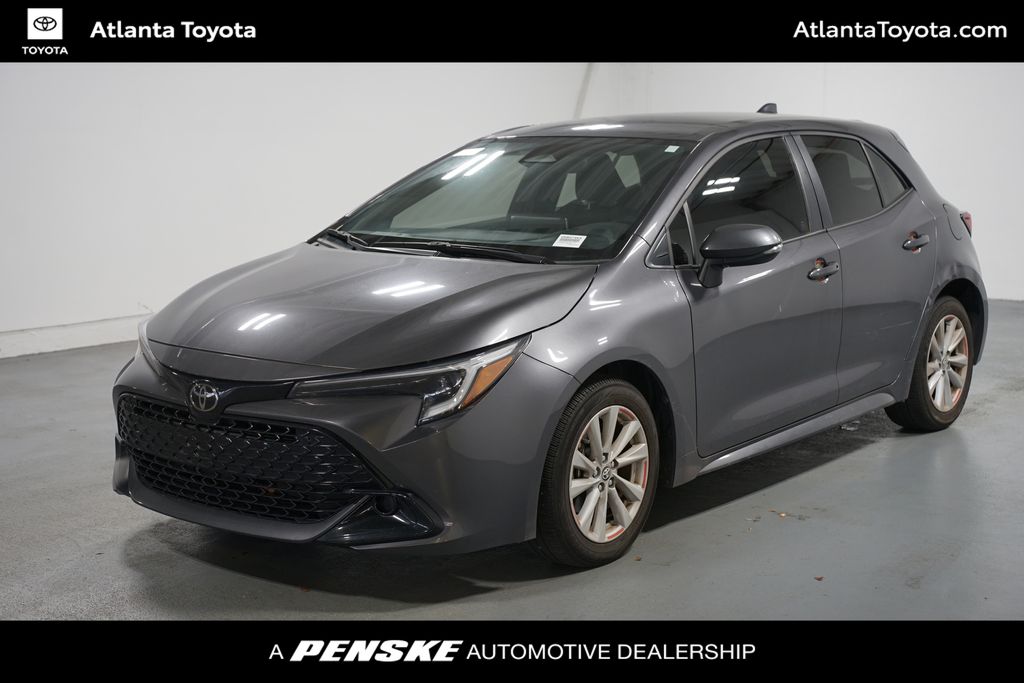 2024 Toyota Corolla Hatchback SE's photo