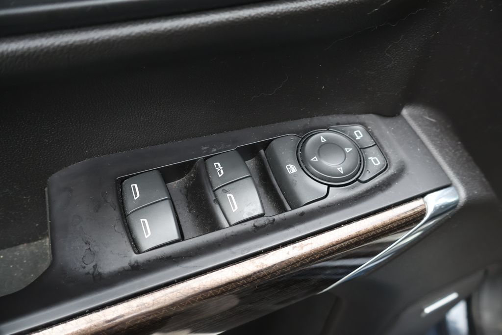 Thumbnail: 2020 Chevrolet Silverado 1500 - 16