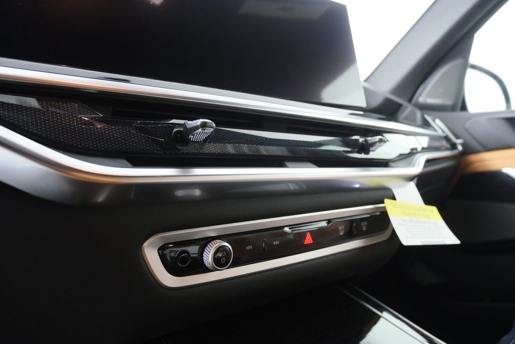 Thumbnail: 2026 BMW X5 - 21