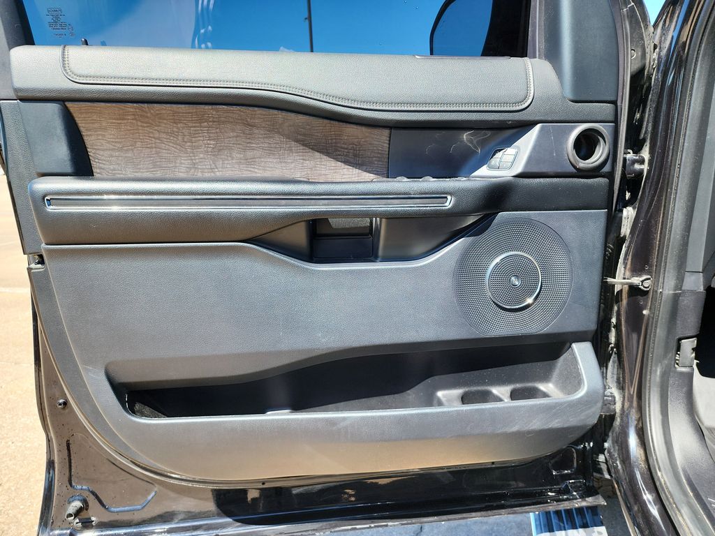 2020 Ford Expedition Limited photo