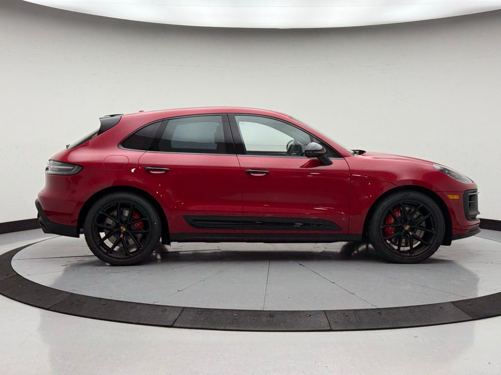 Thumbnail: 2026 Porsche Macan - 10