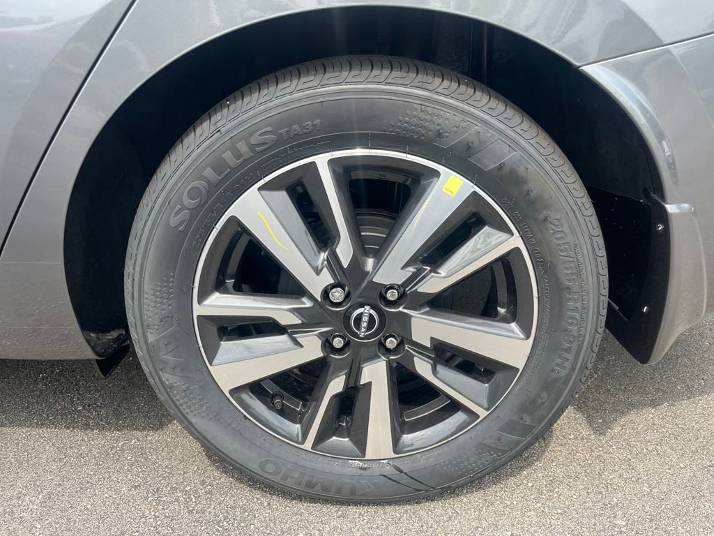 2025 Nissan Versa 1.6 SV photo