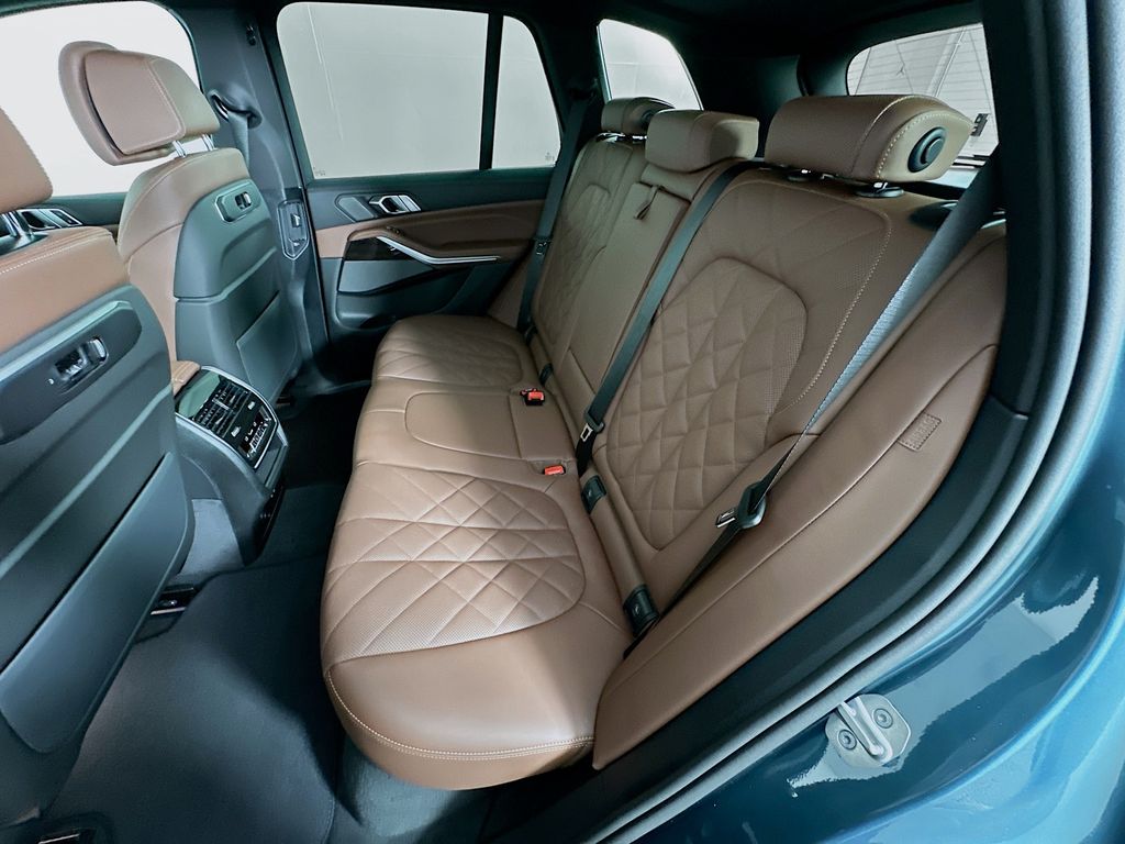 Thumbnail: 2026 BMW X5 - 17