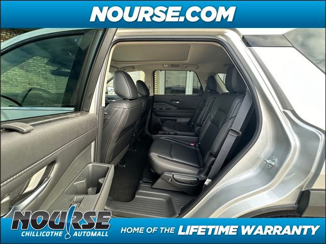 2025 Nissan Pathfinder SL photo