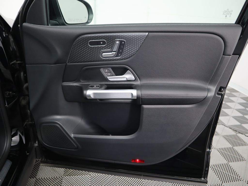 Thumbnail: 2025 Mercedes-Benz GLB - 25