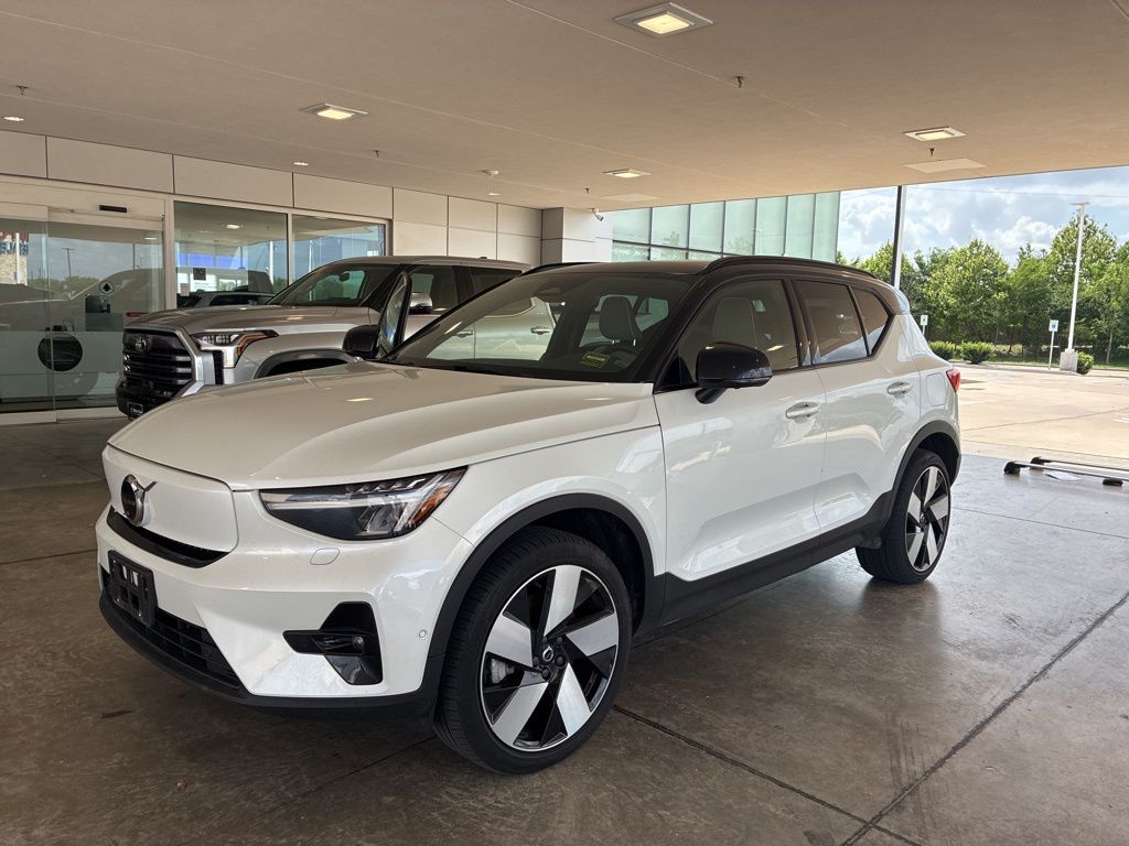 Crystal White Metallic 2023 Volvo XC40 Recharge Twin Ultimate eAWD SUV / Crossover All-Wheel Drive 1-Speed Automatic