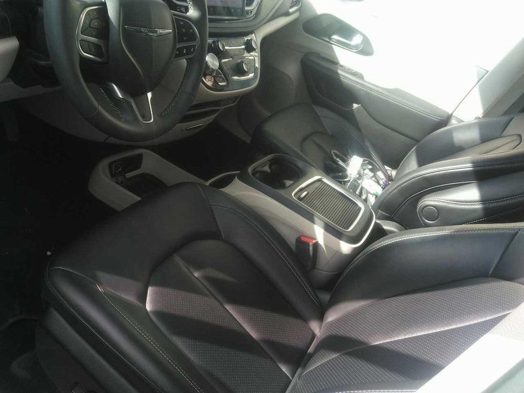 Used 2024 Chrysler Pacifica Hybrid Van