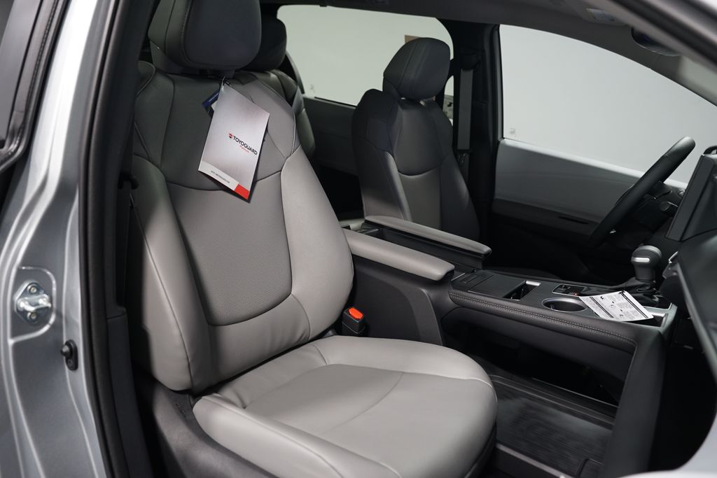 Thumbnail: 2025 Toyota Sienna - 30