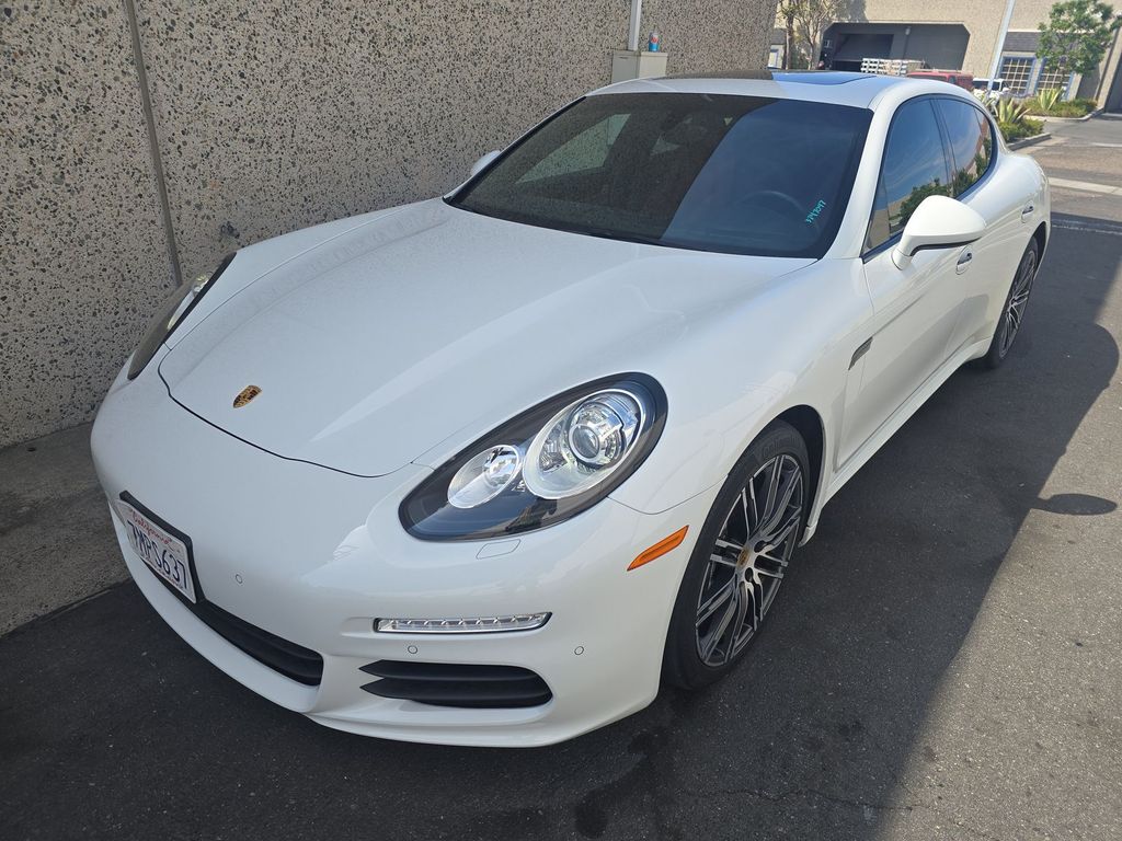 2016 Porsche Panamera 4 Edition's photo