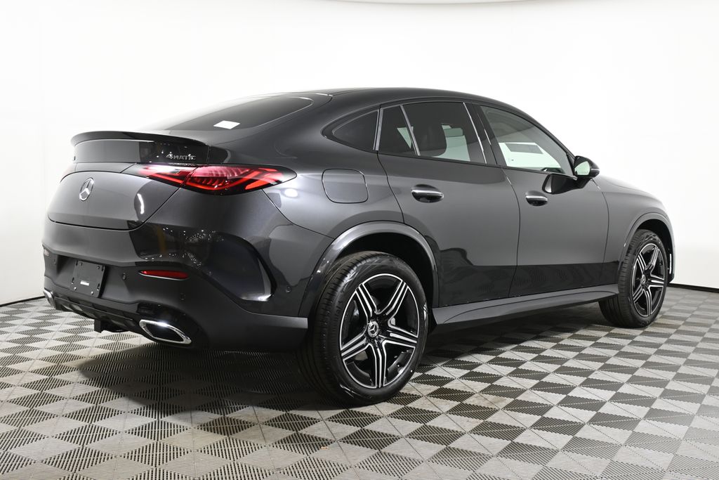 2025 Mercedes-Benz GLC 300 7