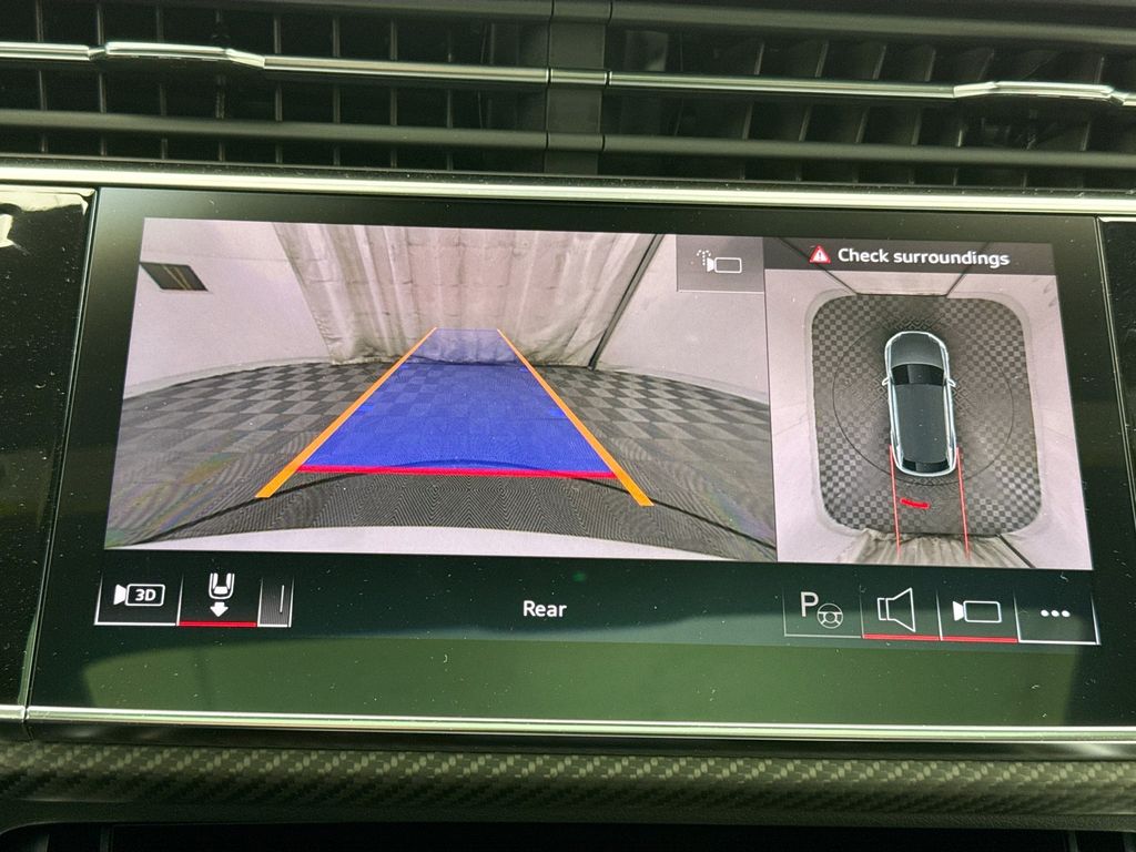 Thumbnail: 2026 Audi RS Q8 - 15