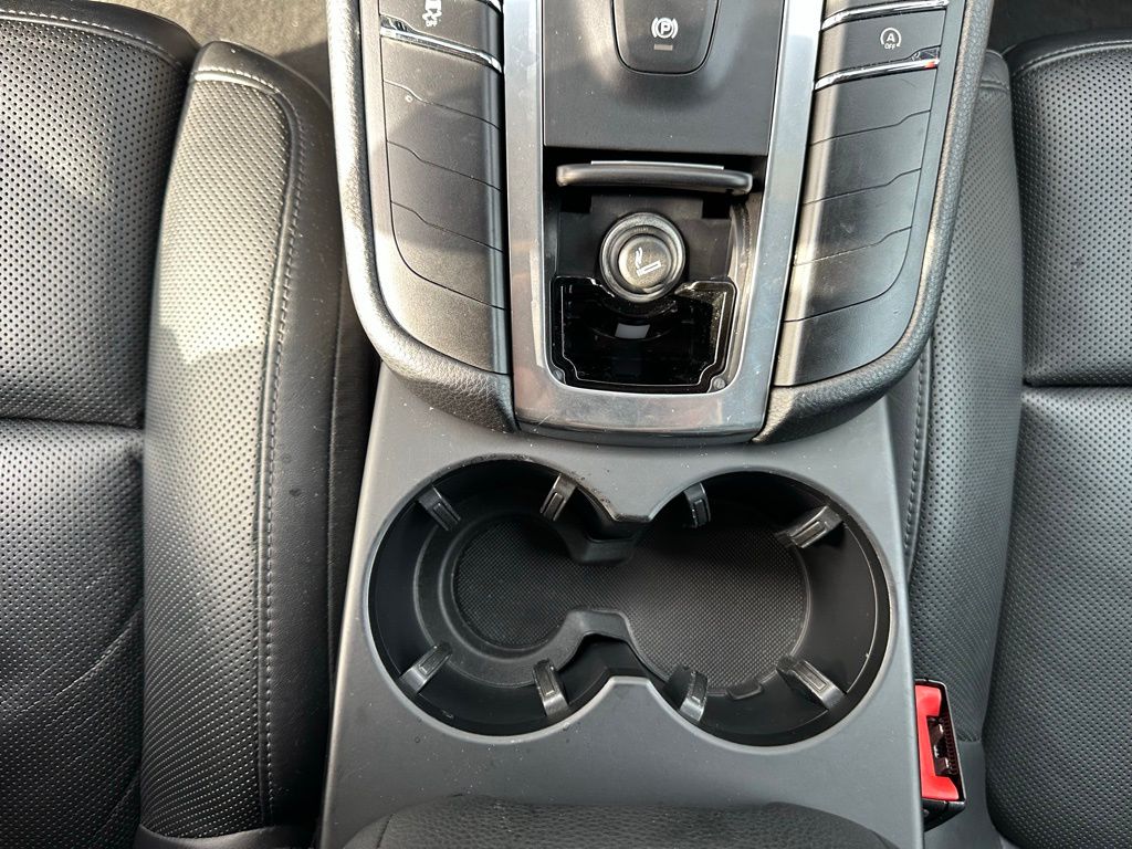 Thumbnail: 2016 Porsche Macan - 26