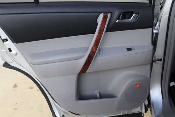 Used Car 2011 Toyota Highlander  Limited For Sale Under $10,000 In Georgetown, Texas