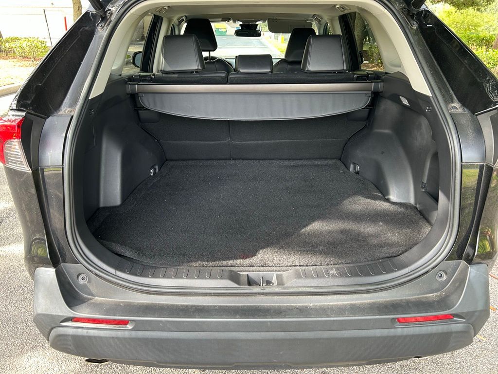 2021 Toyota RAV4 XLE Premium 10