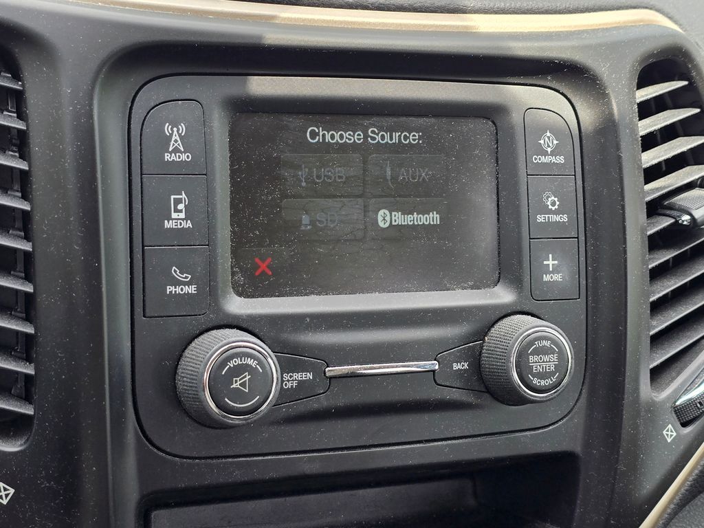 2017 Light Brownstone Pearlcoat Jeep Cherokee Sport 4X4 SUV