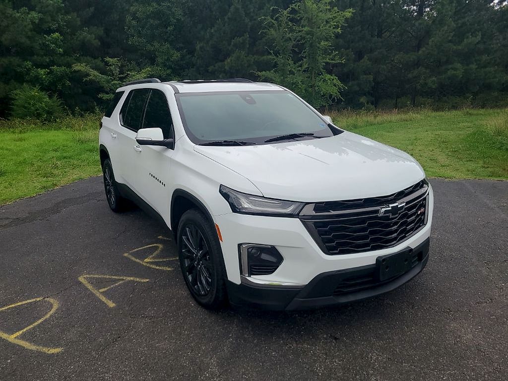 Summit White 2022 Chevrolet Traverse SUV / Crossover Four-Wheel Drive 9-Speed Automatic