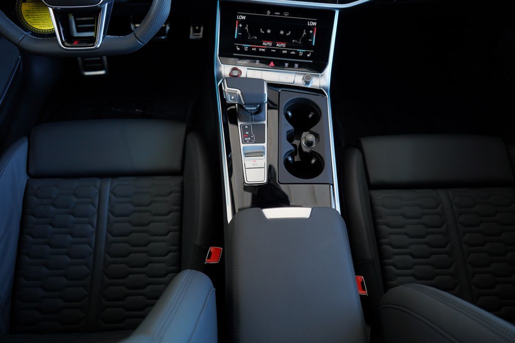 Thumbnail: 2025 Audi RS 6 - 20