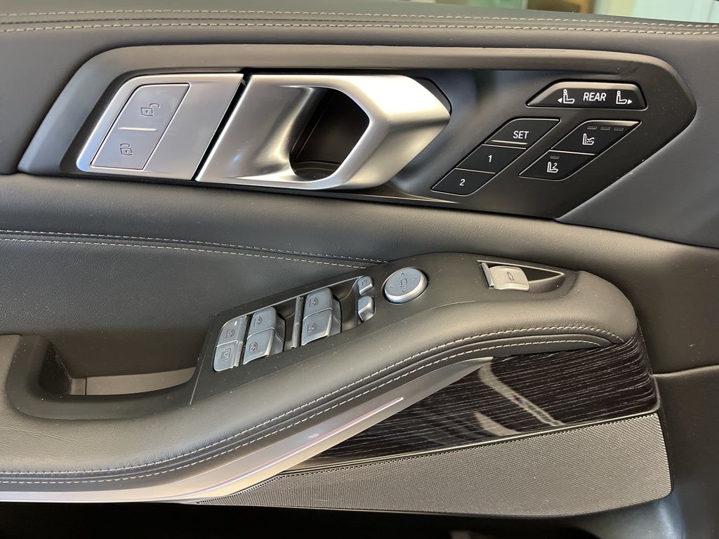 Thumbnail: 2022 BMW X7 - 12