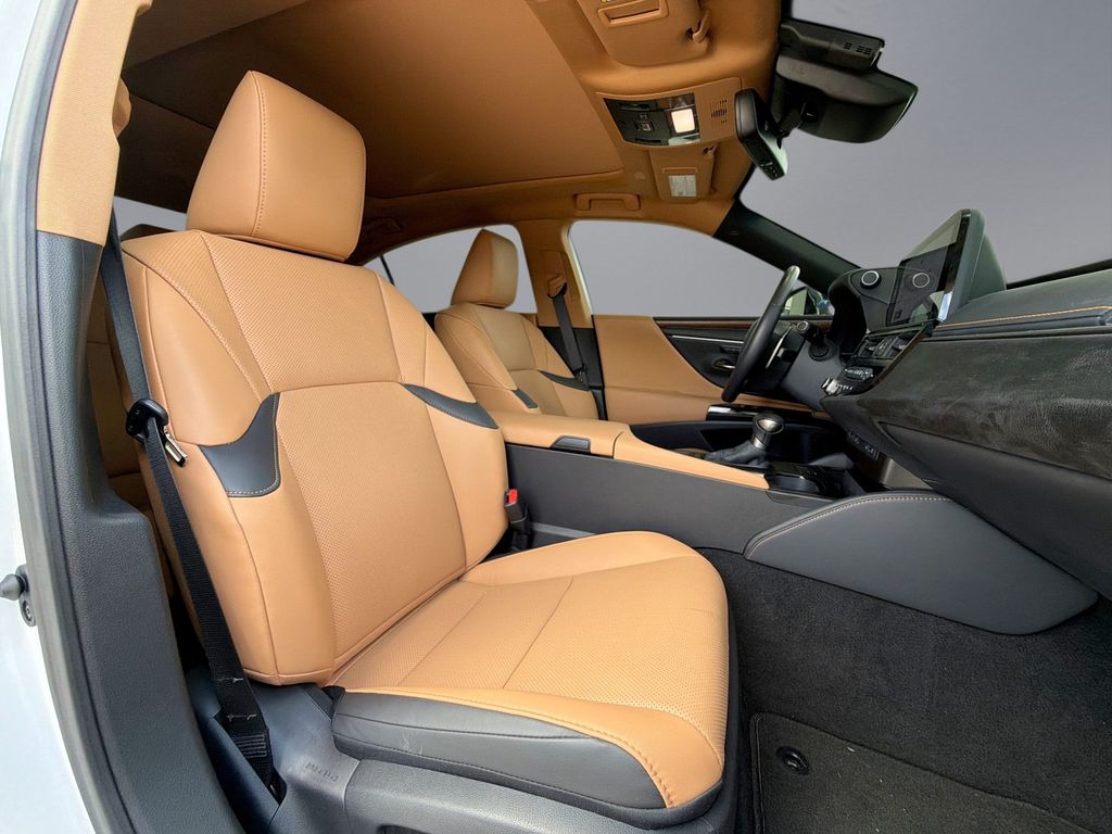 Thumbnail: 2025 Lexus ES - 16