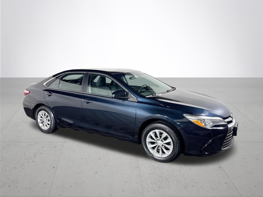 2016 Toyota Camry LE photo 4