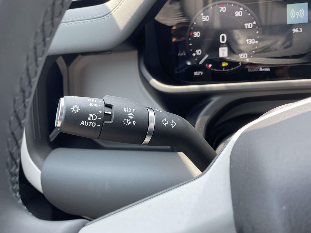 New 2026 Black Land Rover X-Dynamic SE image 37