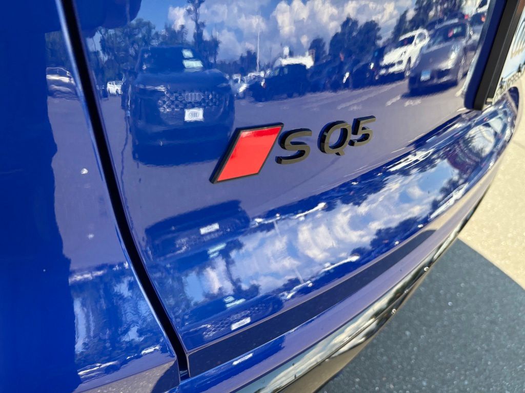 Thumbnail: 2026 Audi SQ5 - 11