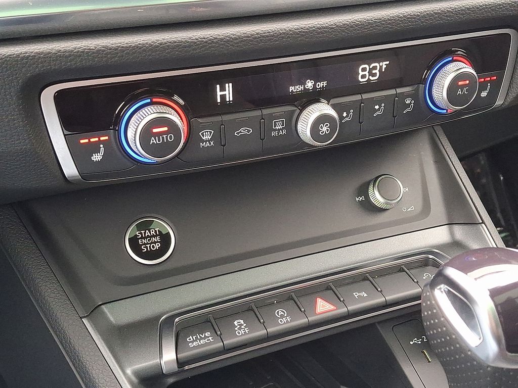 Thumbnail: 2025 Audi Q3 - 16