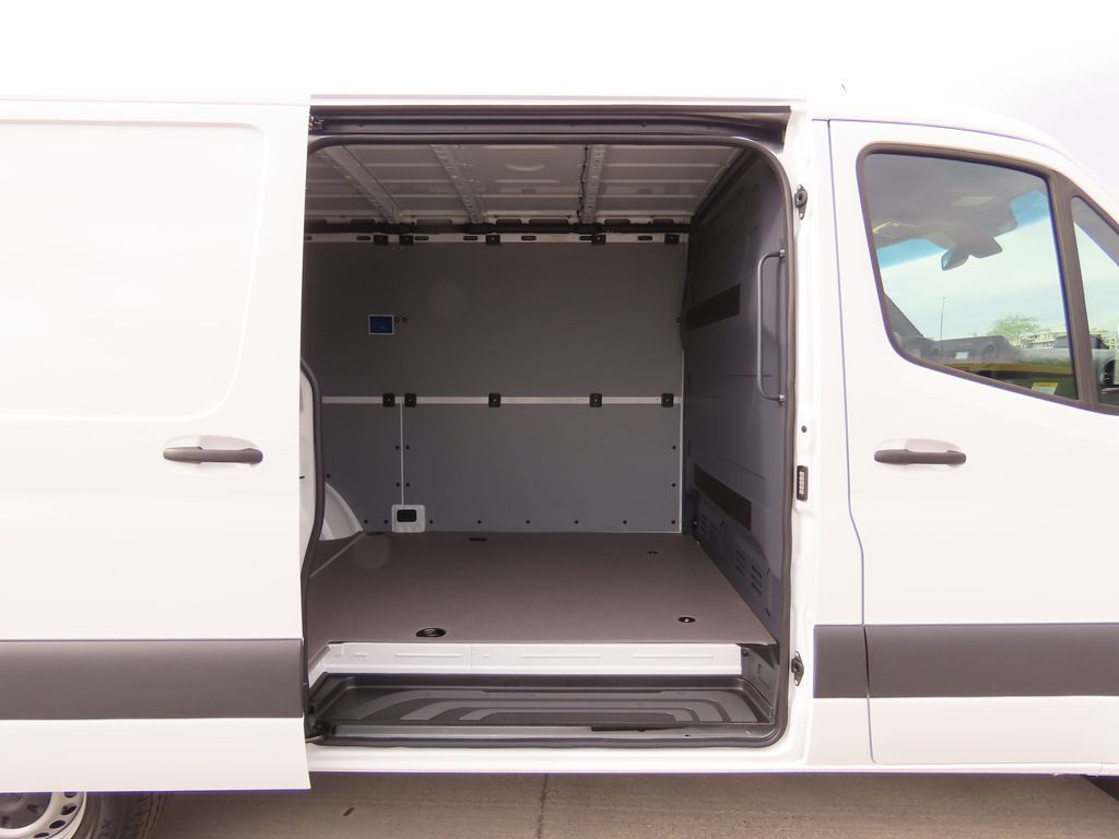Thumbnail: 2025 Mercedes-Benz Sprinter - 24