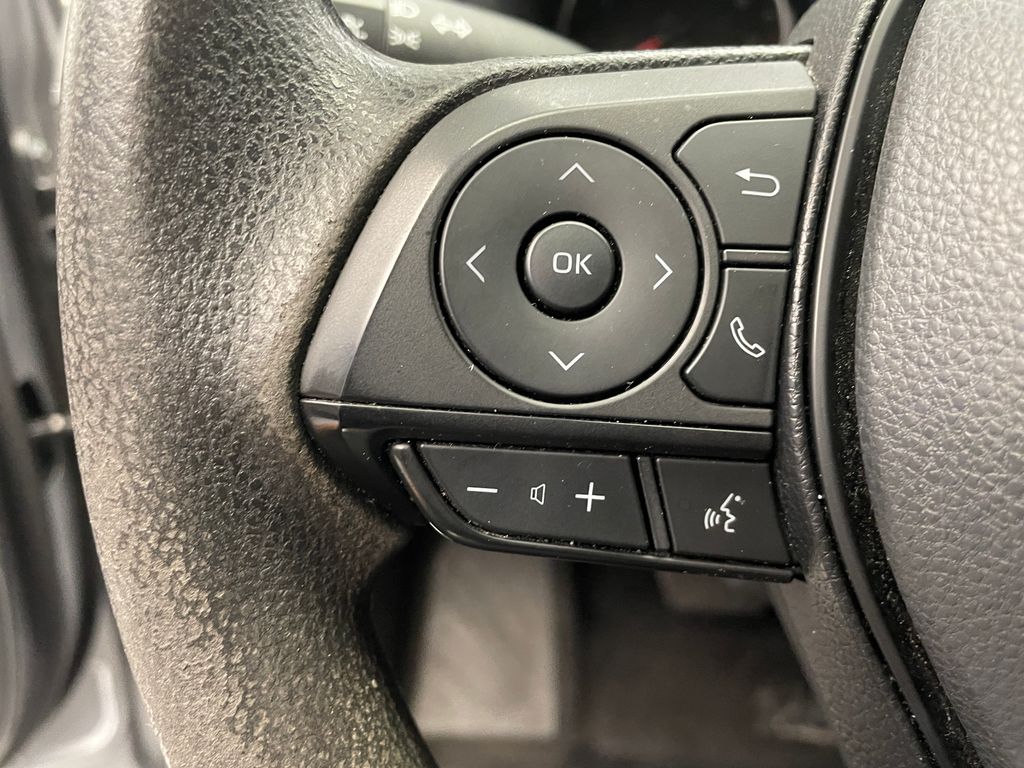 2022 Toyota RAV4 XLE 22