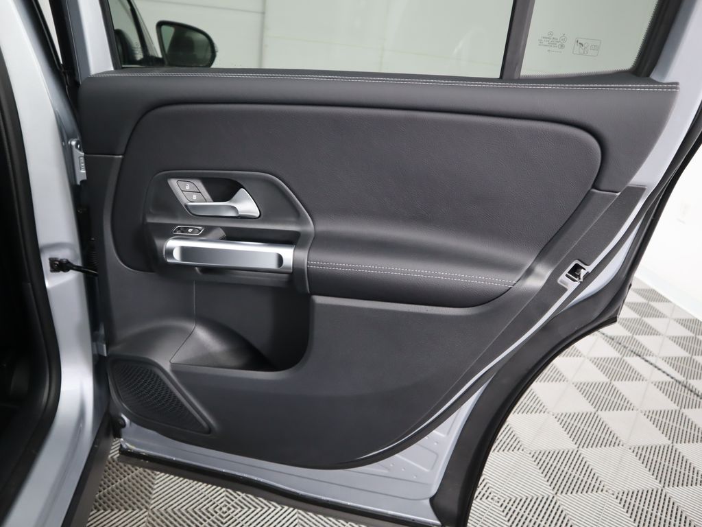 2025 Mercedes-Benz GLB 250 27