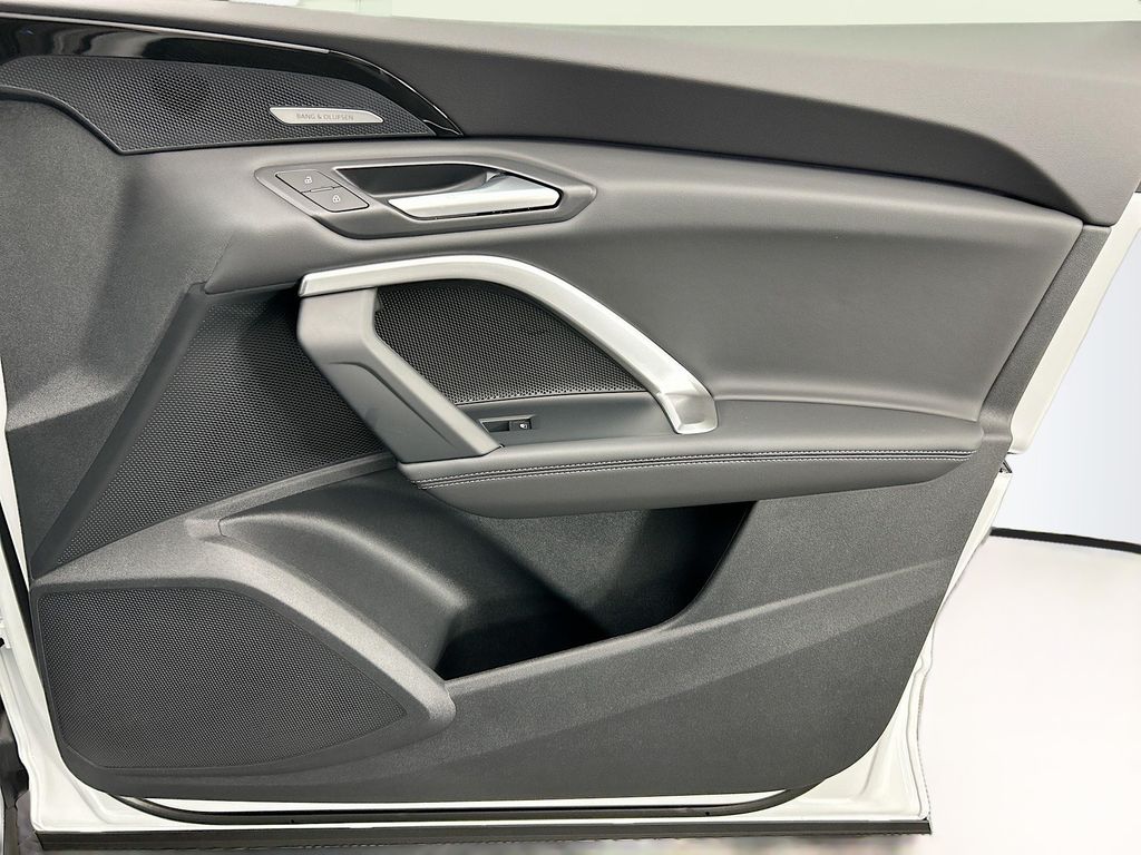 Thumbnail: 2025 Audi Q5 - 24