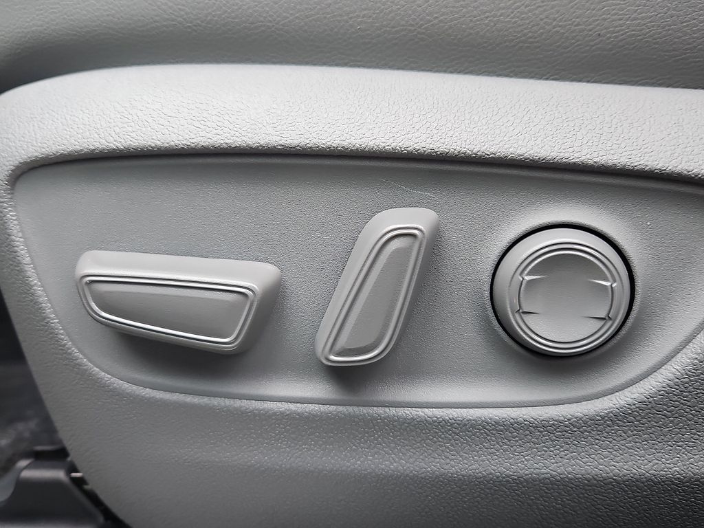 Thumbnail: 2026 Toyota Highlander - 19