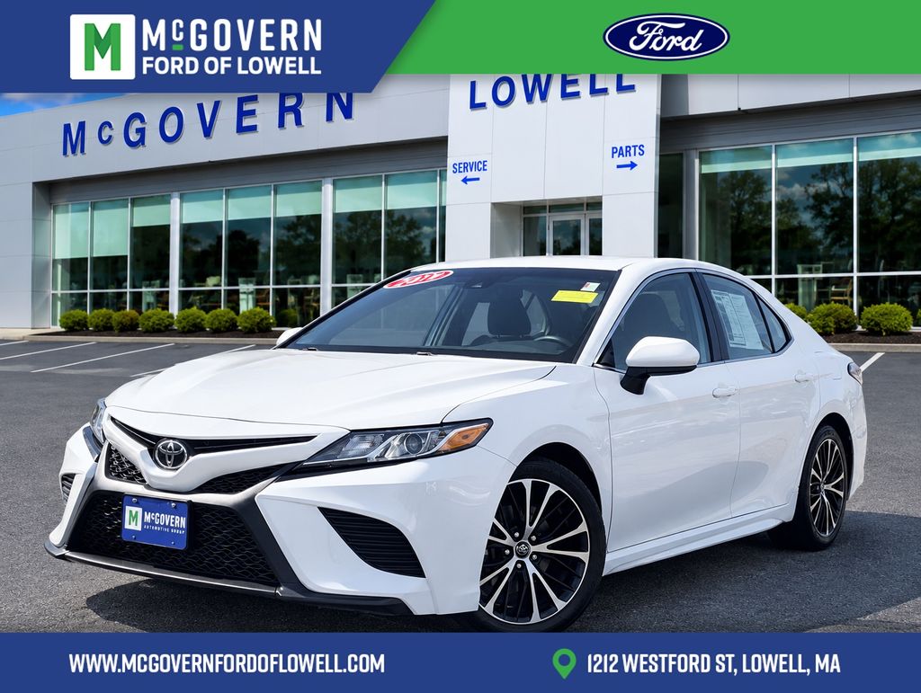 Super White 2019 Toyota Camry Sedan Front-Wheel Drive 8-Speed Automatic