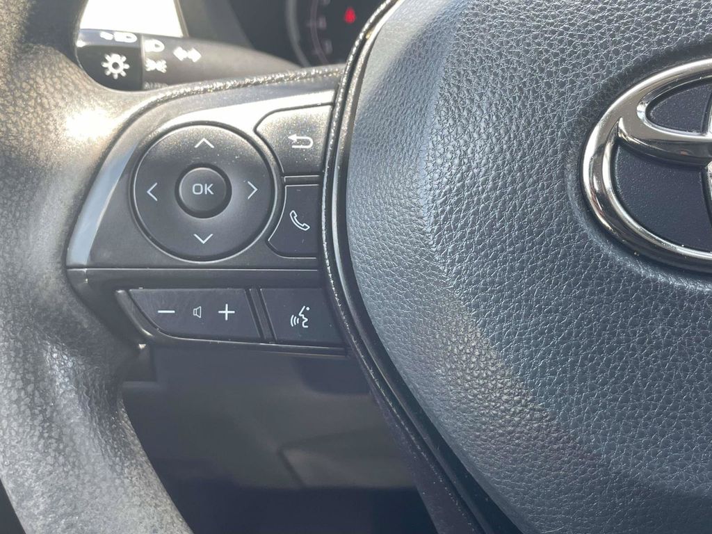 Used 2023  Toyota XLE image 22