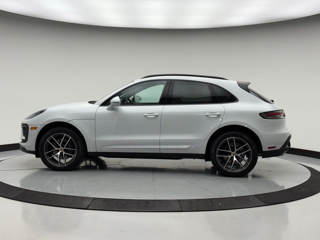 Thumbnail: 2025 Porsche Macan - 2