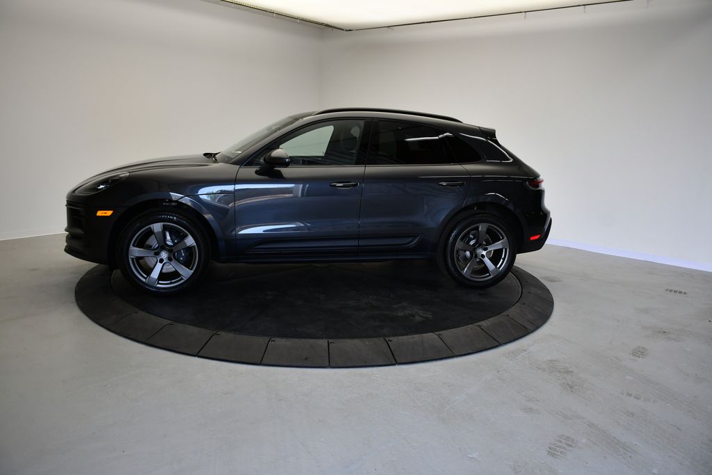 Thumbnail: 2026 Porsche Macan - 2