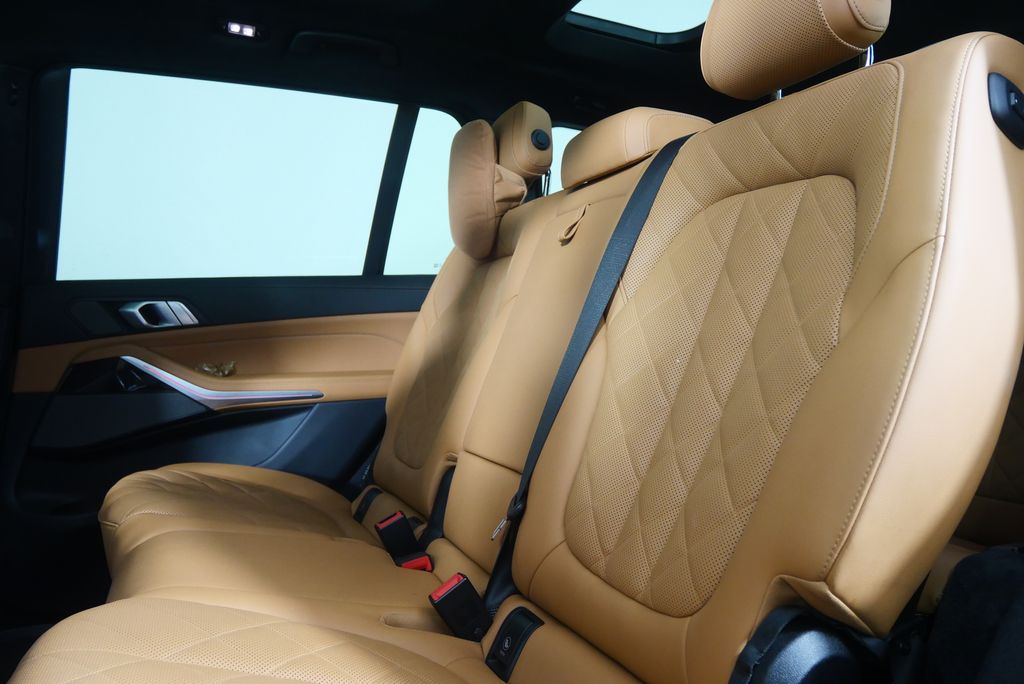Thumbnail: 2024 BMW X7 - 14