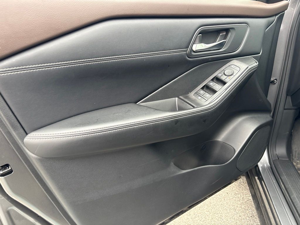 2023 Nissan Rogue — photo 8