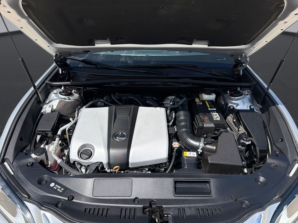 Thumbnail: 2020 Lexus ES - 14