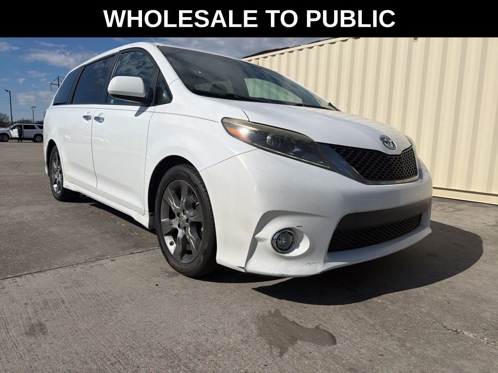 2015 Toyota Sienna SE 8-Passenger