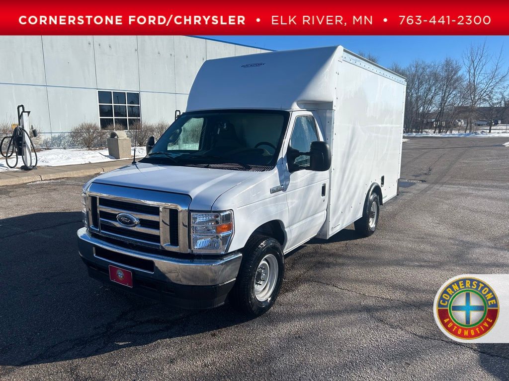 Oxford White 2025 Ford E-Series Chassis E-350 SD Cutaway SB DRW RWD Pickup Truck Rear-Wheel Drive 6-Speed Automatic Overdrive